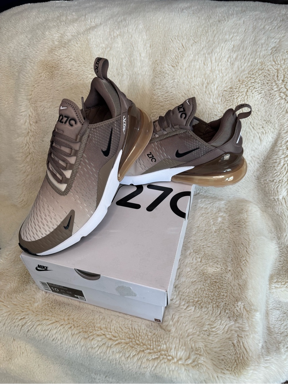 NWB- Nike Air Max 270